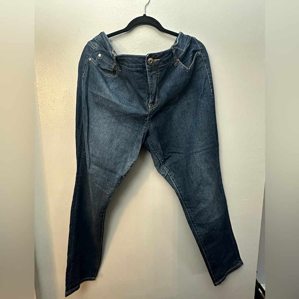 Torrid boot cut size 18 short jeans